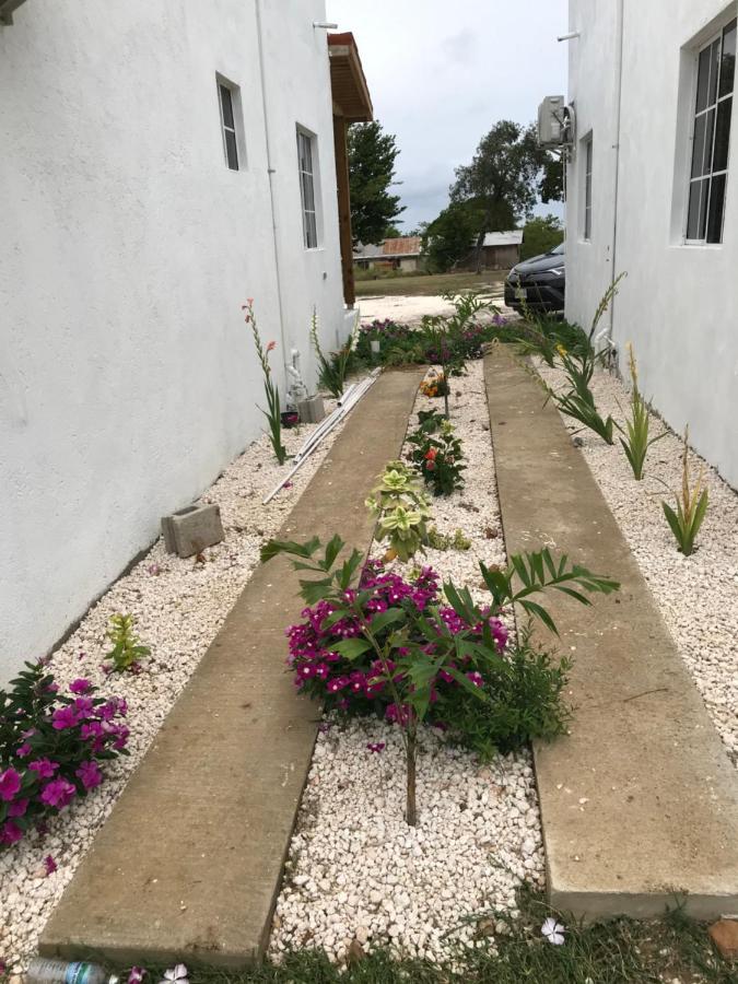Azteca Villas Treasure Beach Exterior foto